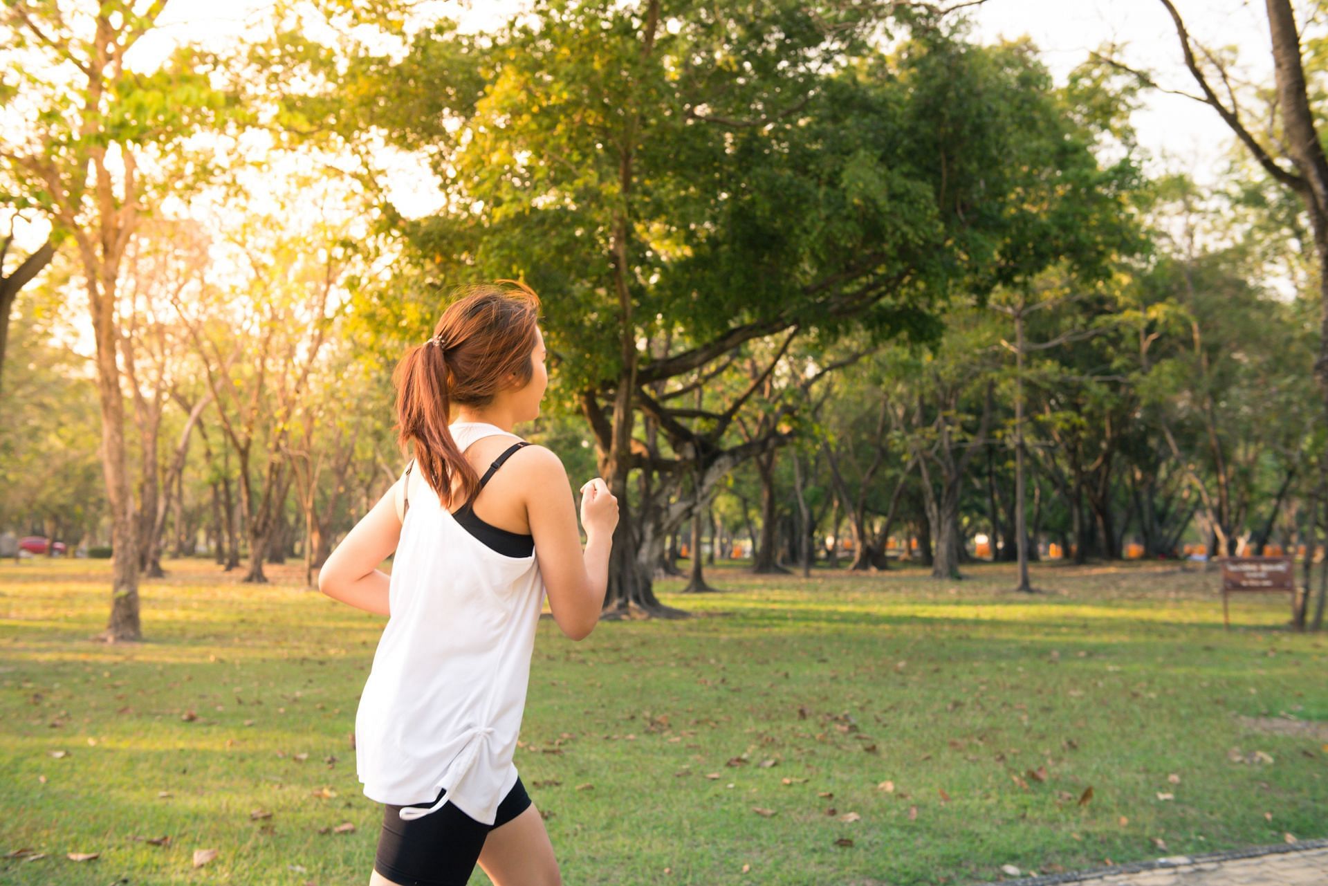 Running is excellent for weight loss. (Image via Pexels/Tirachard Kumtanom)