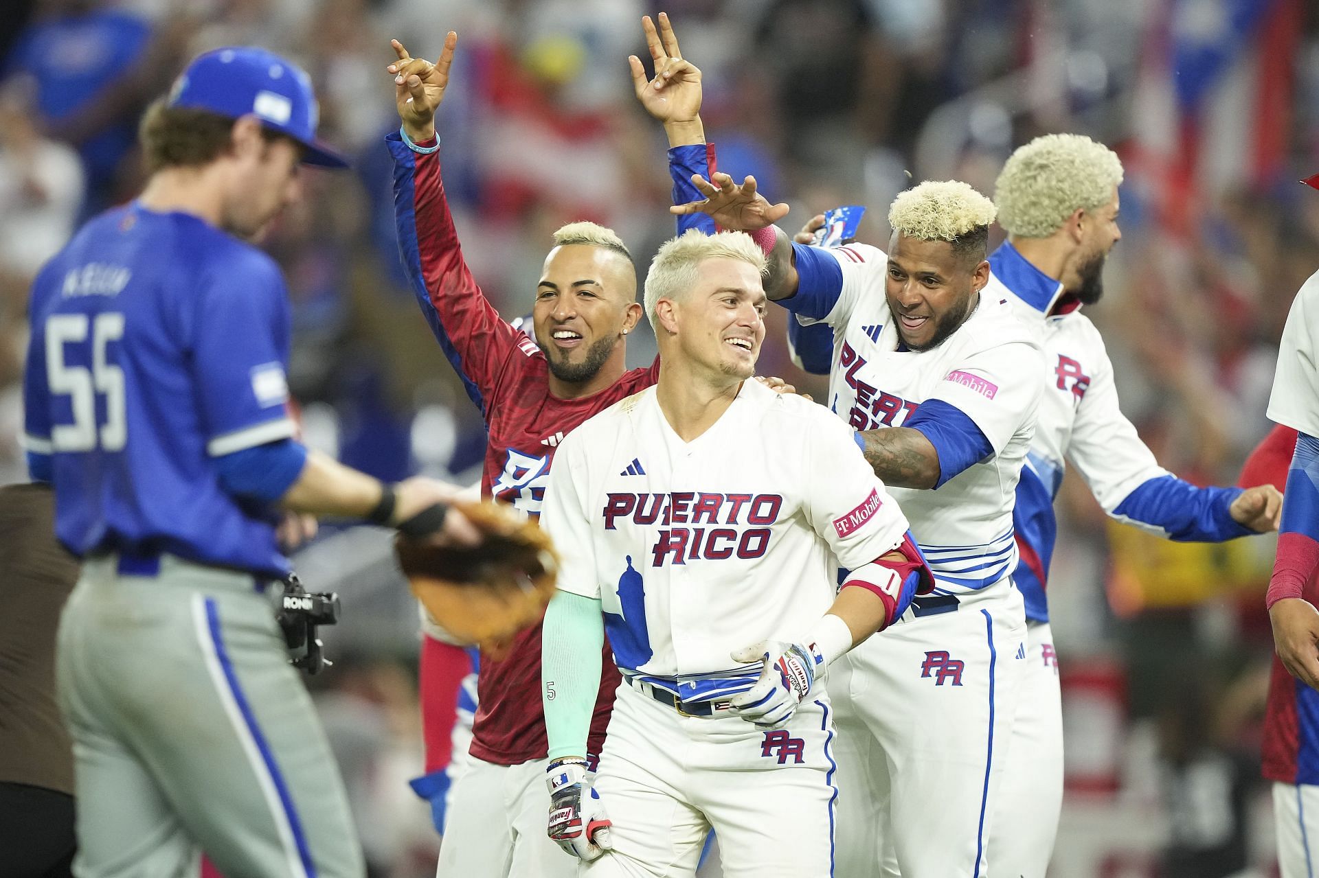 Puerto Rico upsets Dominican Republic in WBC and has blast doing so