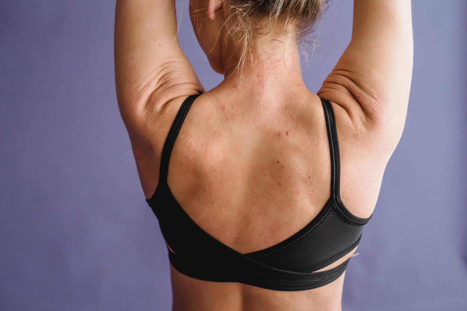 Back workouts for women serve to strengthen and tone your back muscles (Image via Pexels @Marta Wave)