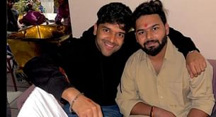 [Picture] “Coming back much stronger” - Guru Randhawa pays a visit to Rishabh Pant ahead of IPL 2023