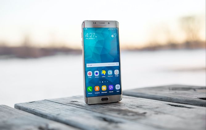How to use the inbuilt File Explorer in Samsung phones?