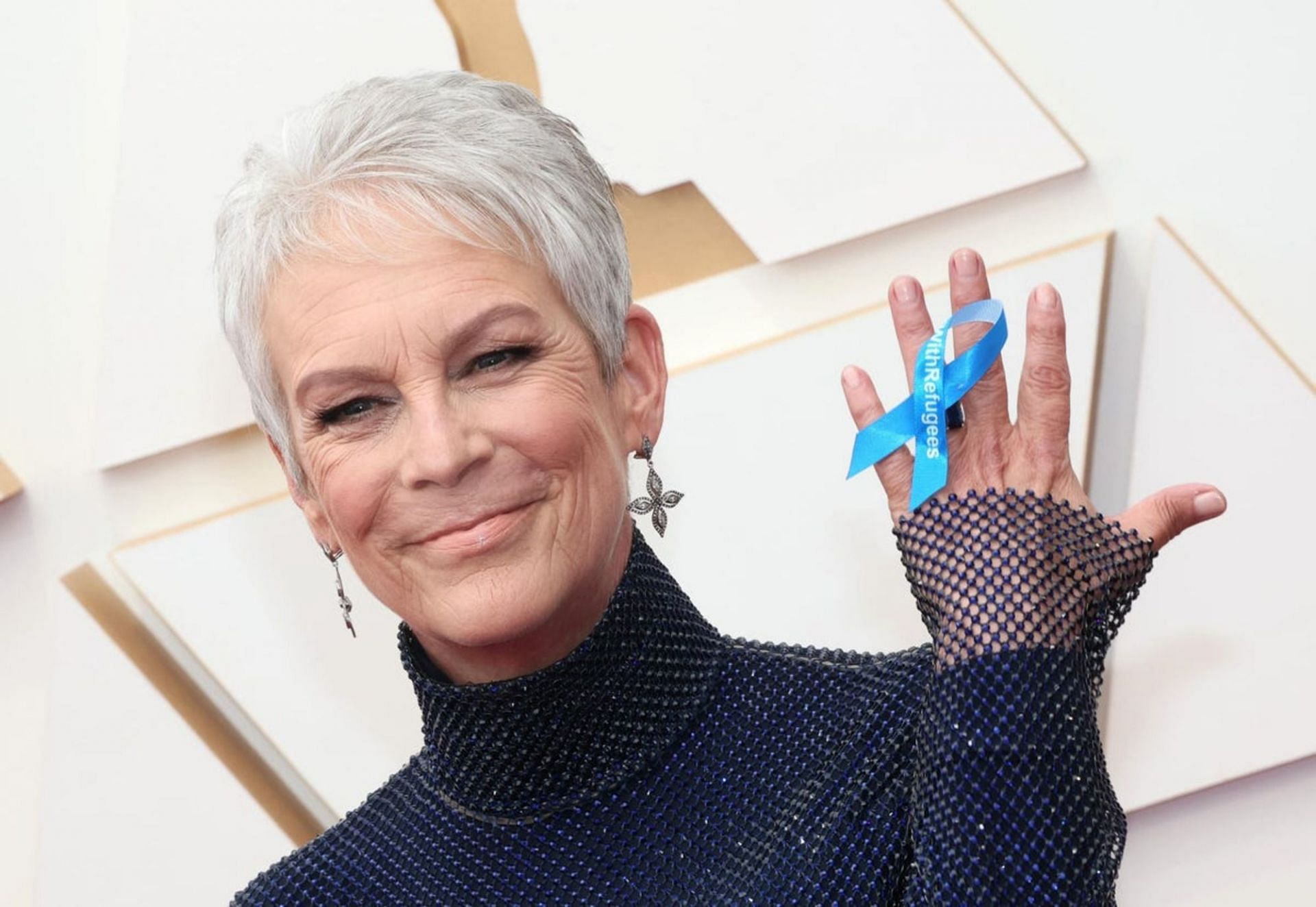 Celebrities sport blue ribbon at the 95th Academy Awards (Image via Getty Images)