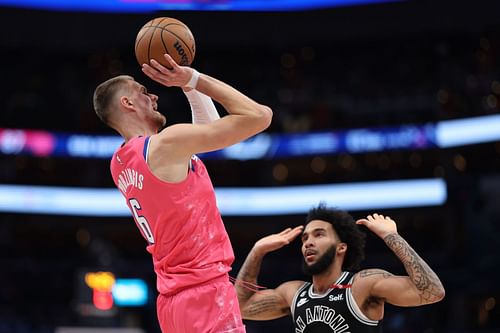 Kristaps Porzingis' contract lasts for another year (Image via Getty Images)