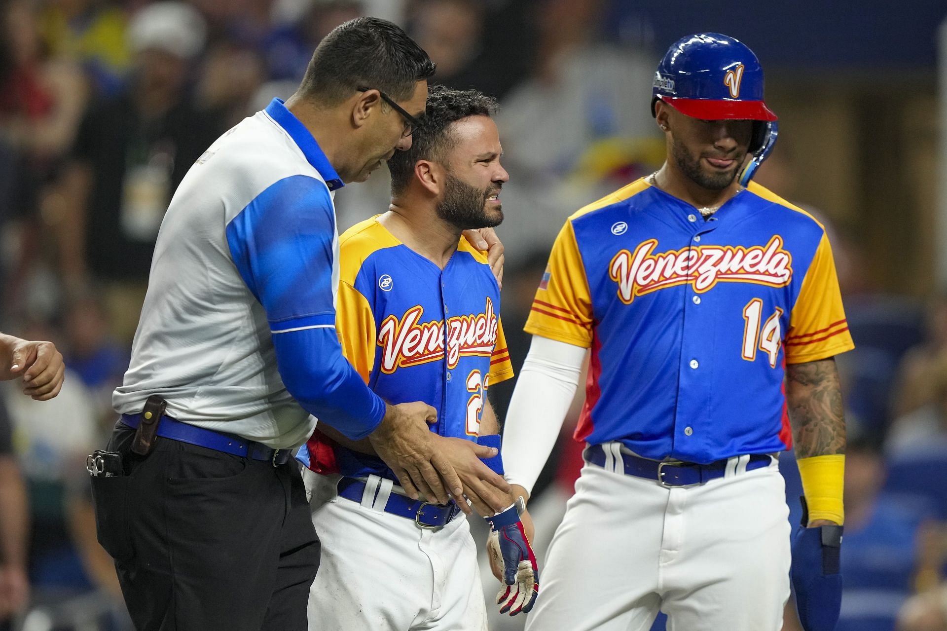 Astros' Jose Altuve gets jersey ripped off after game-winning