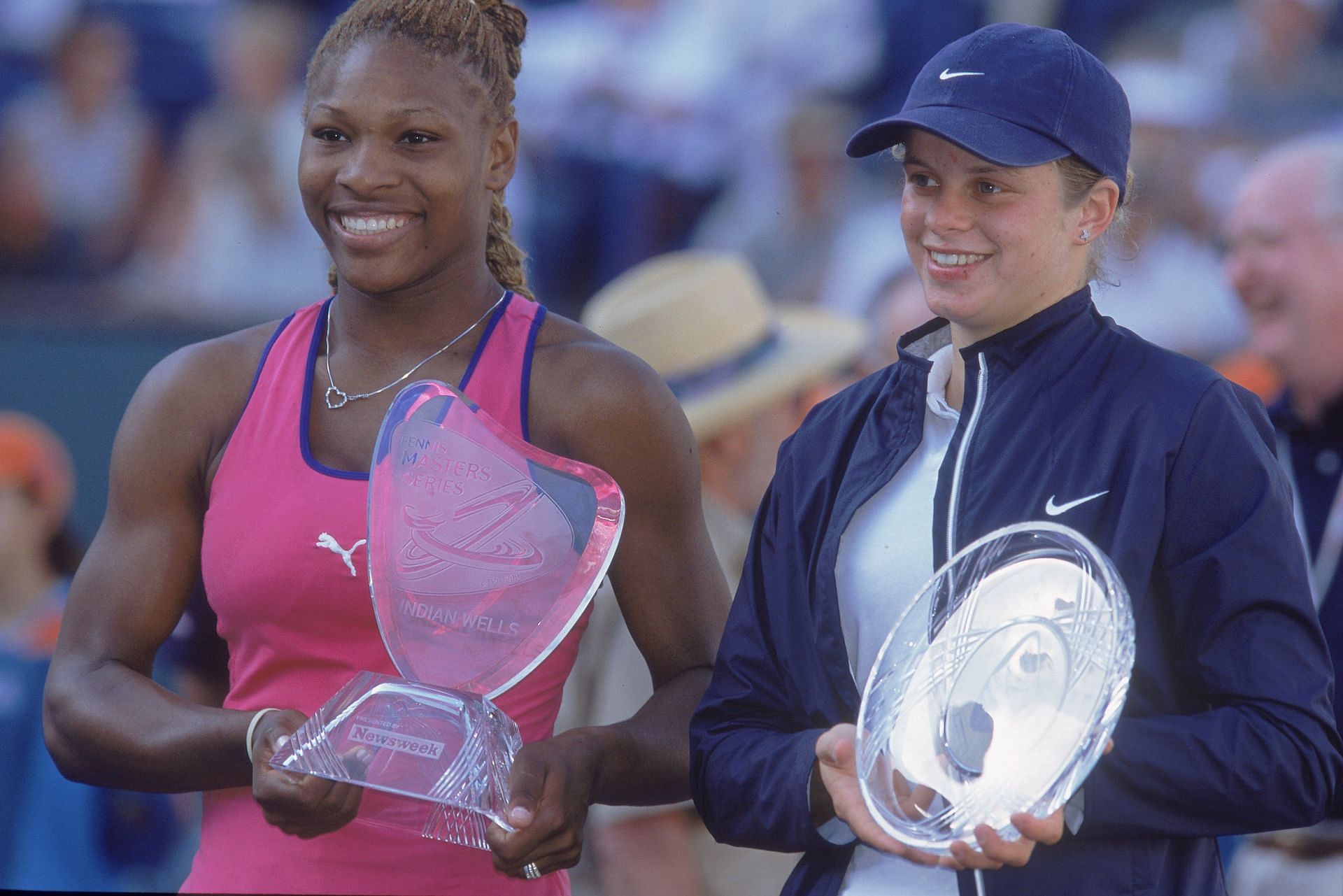 Serena Williams (L) and Kim Clijsters after the Indian Wells 2001 final. (PC: Getty Images)