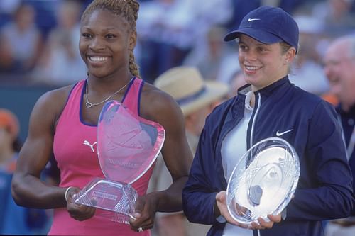 Serena Williams (L) and Kim Clijsters after the Indian Wells 2001 final. (PC: Getty Images)