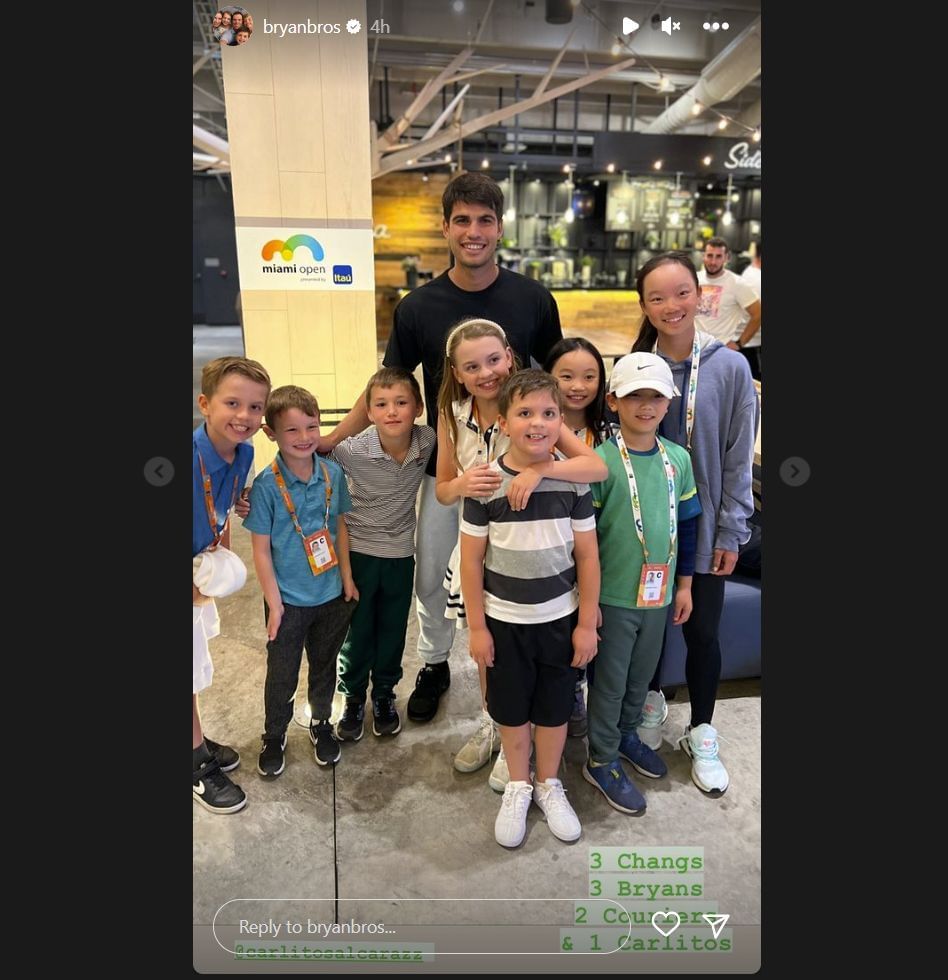 Carlos Alcaraz poses for a picture with the kids of Jim Courier, Bob Bryan, and Michael Chang.