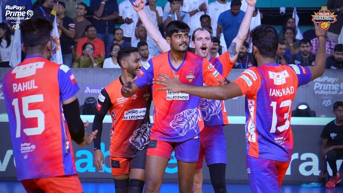 Kolkata Thunderbolts celebrating their previous win against Ahmedabad Defenders (Image Courtesy: Twitter/Kolkata Thunderbolts)