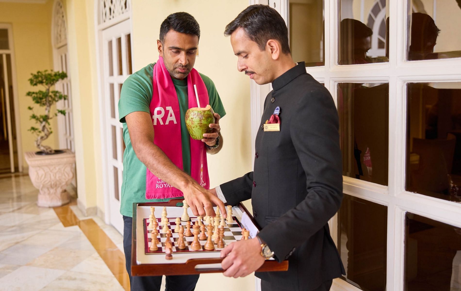 Ravichandran Ashwin (L) unwinded with a game of chess at RR team hotel. (Pic: Twitter)