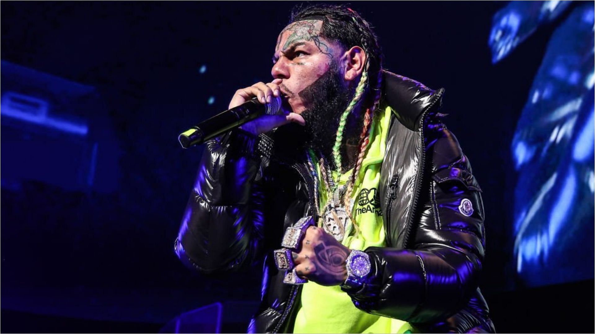 6ix9ine was taken to the hospital after being attacked inside a sauna (Image via John Parra/Getty Images)