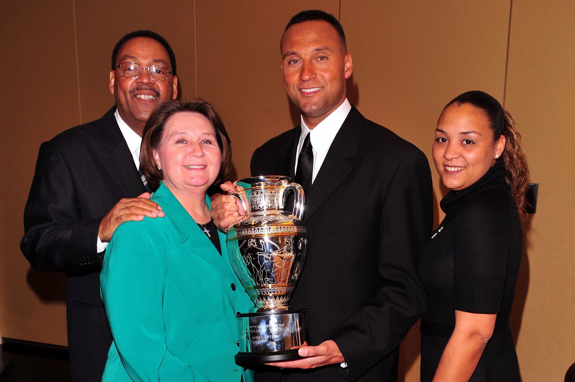 2009 Sports Illustrated Sportsman of the Year Honoring Derek Jeter - Inside