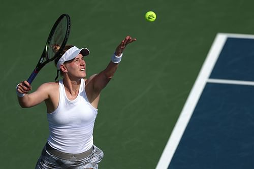 Alison Riske-Amritraj in action at the 2022 San Diego Open