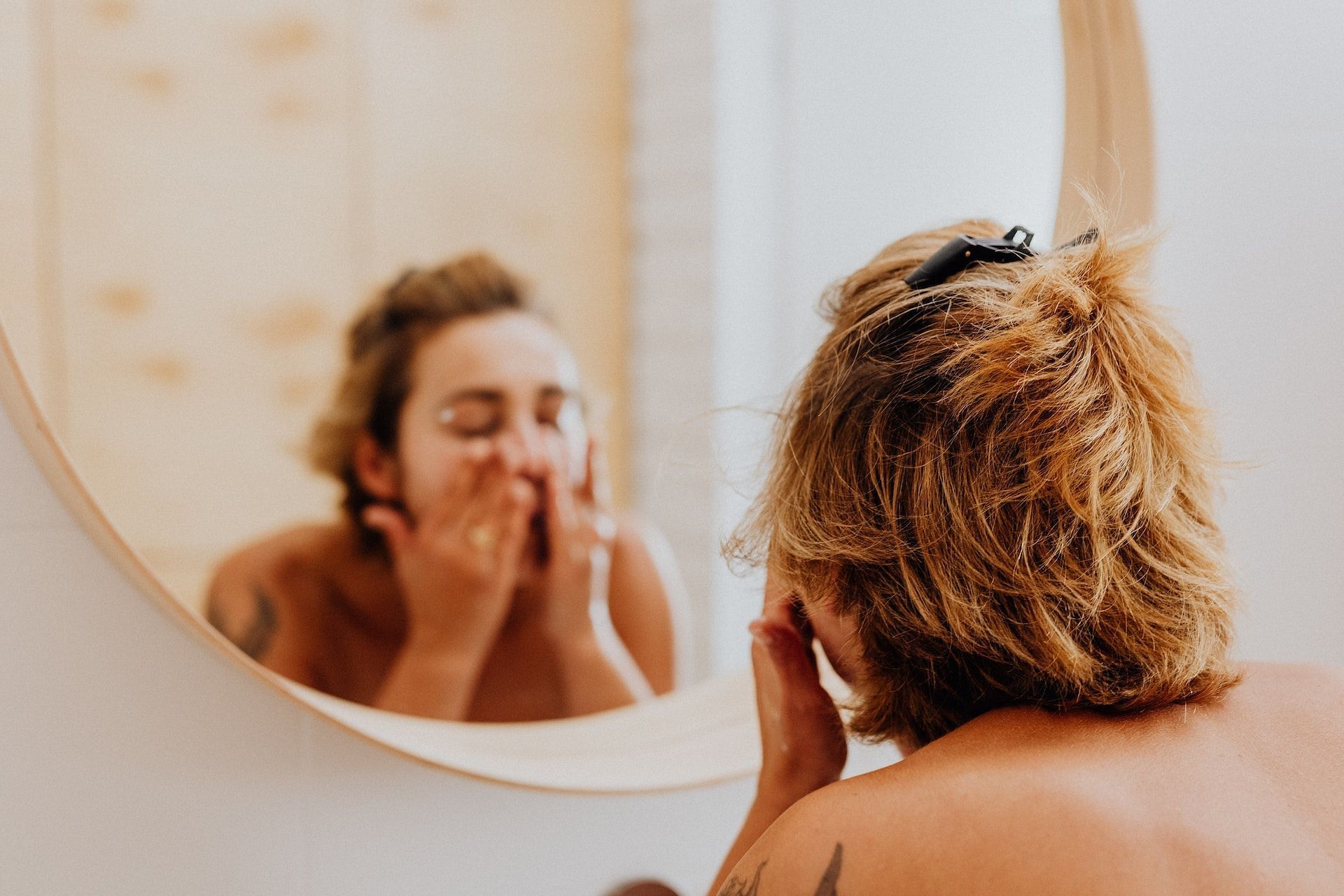 Look out for formaldehyde in your face cleanser. (Photo via Pexels/Karolina Grabowska)