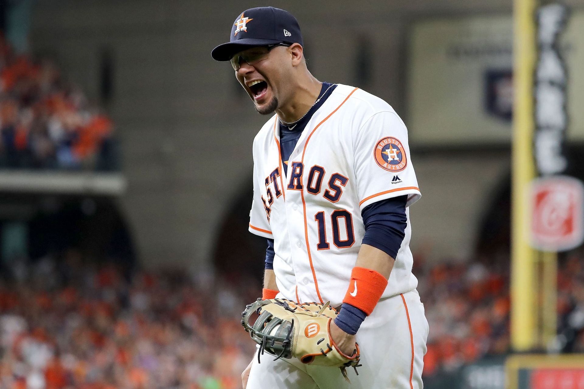 Houston Astros: Placing Yuli Gurriel at second base likely won't work