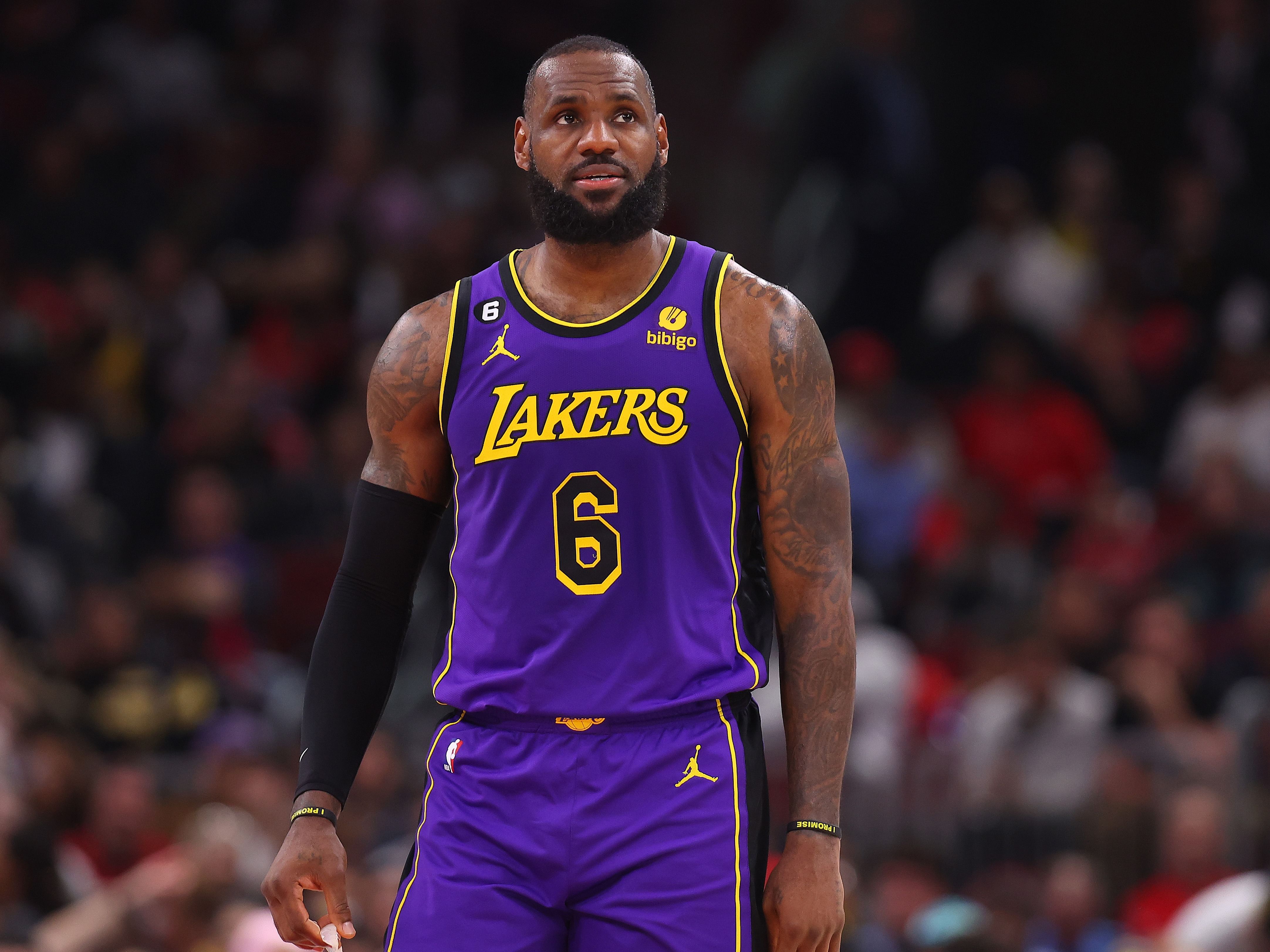 LeBron James' Twitter To Lose Blue Check After King Refuses to Pay –