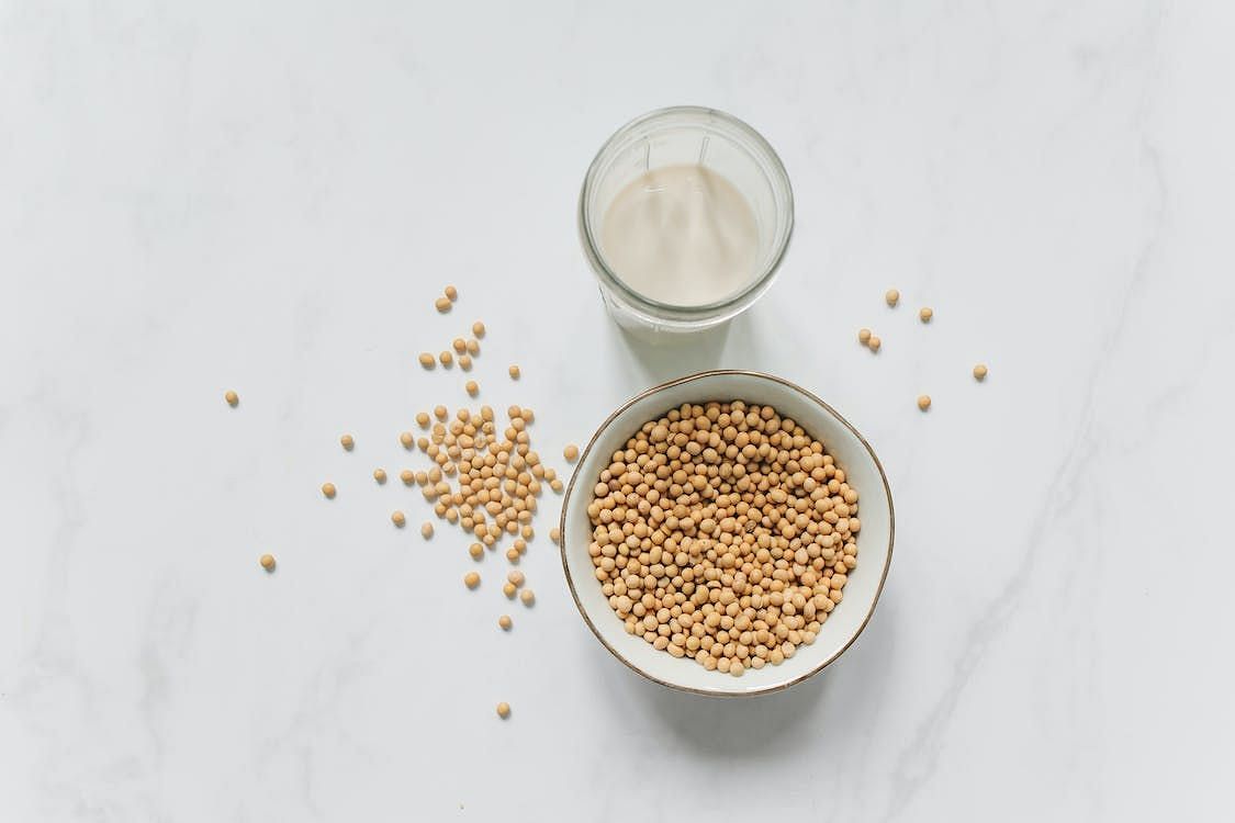 Soy milk has been linked to lower cholesterol and hormone levels (Pic via Pexels/Polina Tankilevitch)