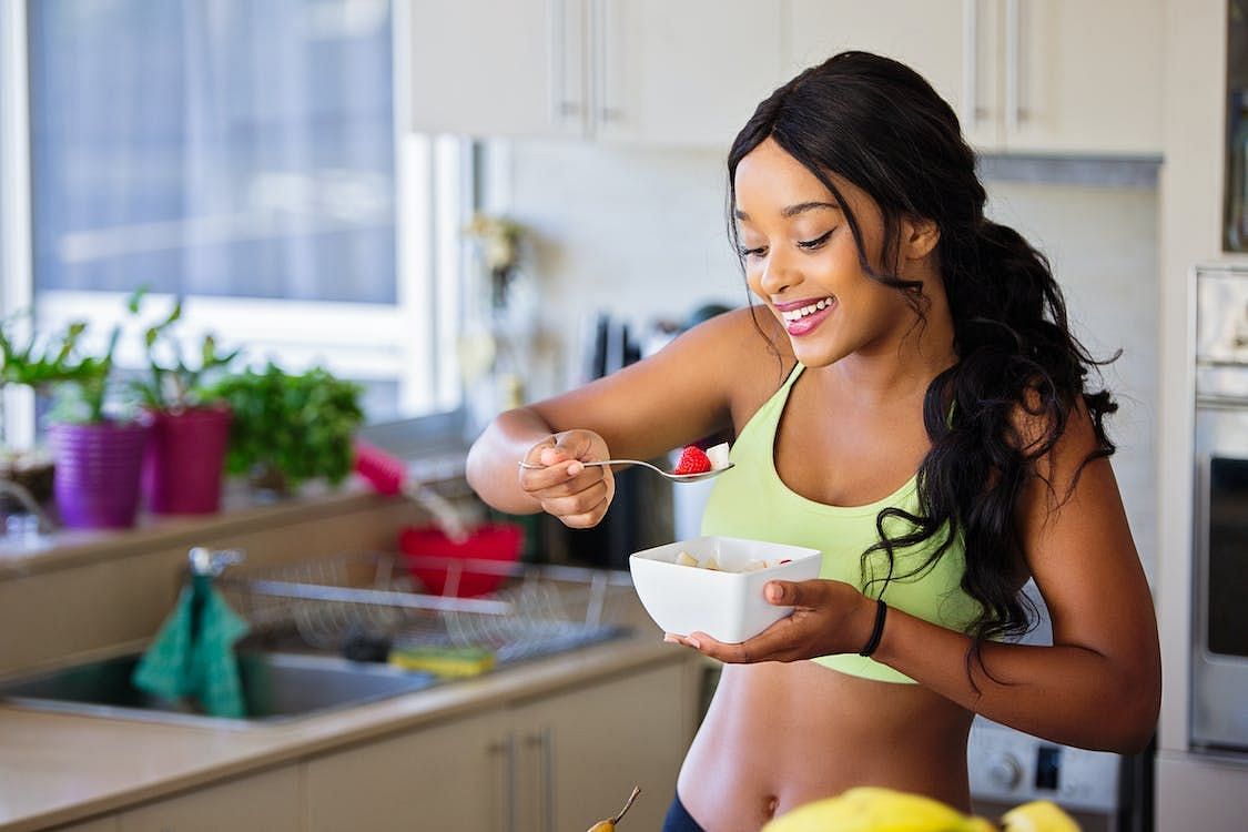 Women may have different nutrient requirements than men. (Pic via Pexels/Nathan Cowley)