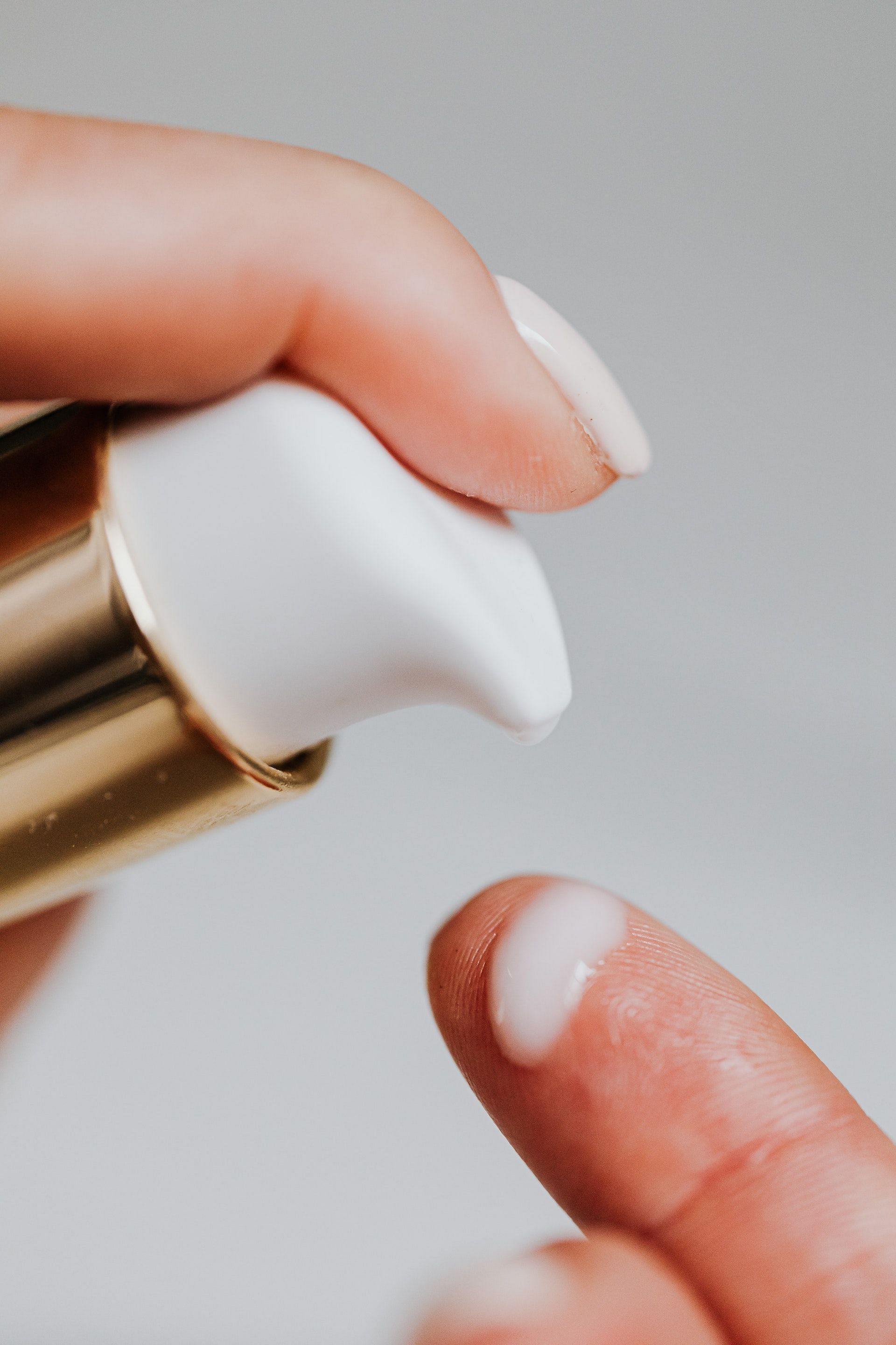 Lotion for that extra hydration (Image via Pexels)