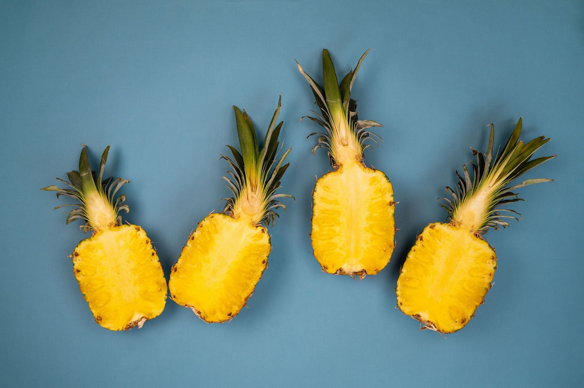 Pineapples are tropical fruits that are not only delicious but also have numerous health benefits (Image via Pexels)