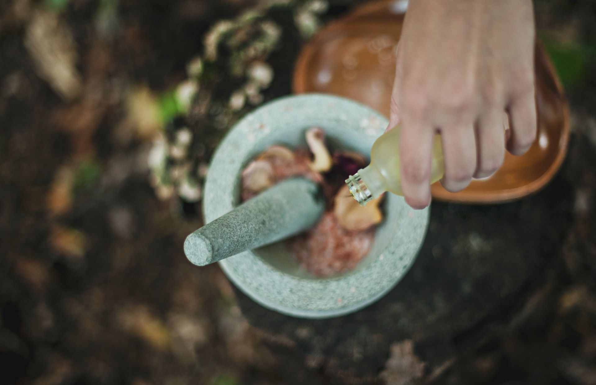 Using argan oil for hair (Photo via Unsplash/Katherine Hanlon)