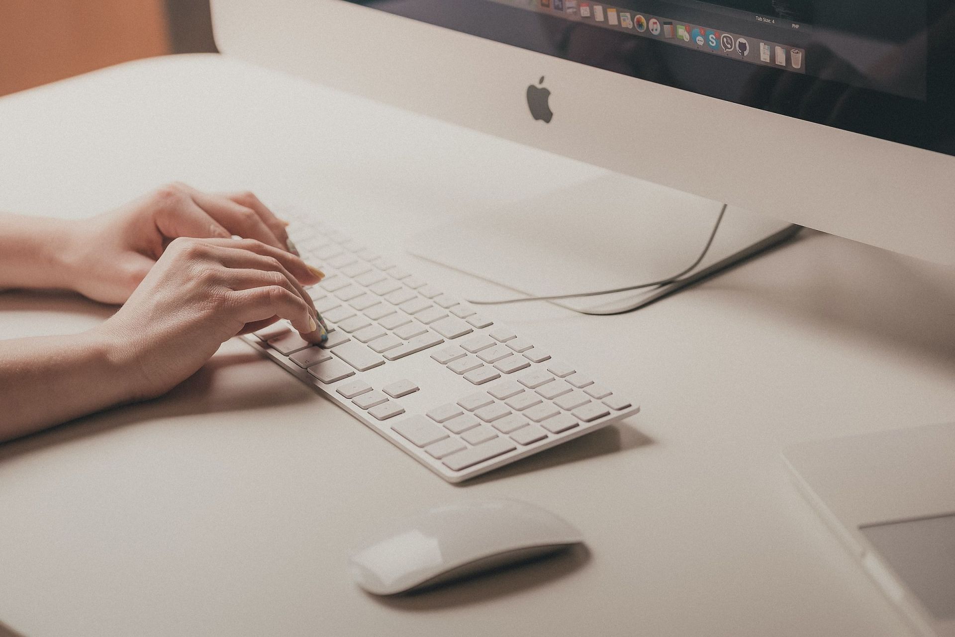 iMac keyboard shortcuts (Image via Unsplash)