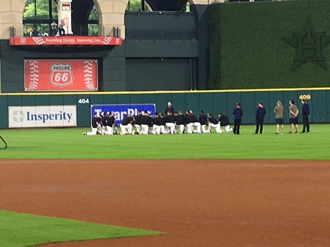 Houston Astros hold mock funeral for Carlos Beltran's glove