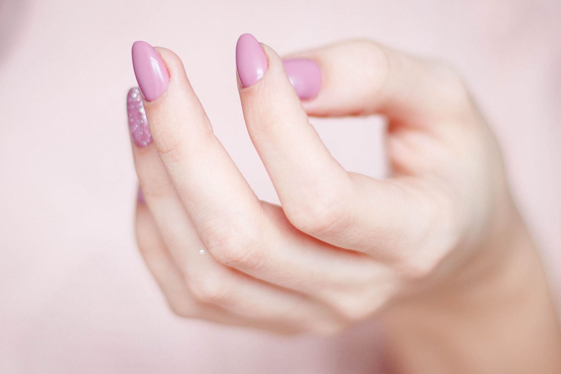 B7 helps strengthen nails and reduce brittleness (Image via Pexels)