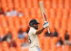 IND vs AUS : विराट कोहली ने की सुनील गावस्कर की बराबरी, ऑस्ट्रेलिया के खिलाफ हासिल की बड़ी उपलब्धि