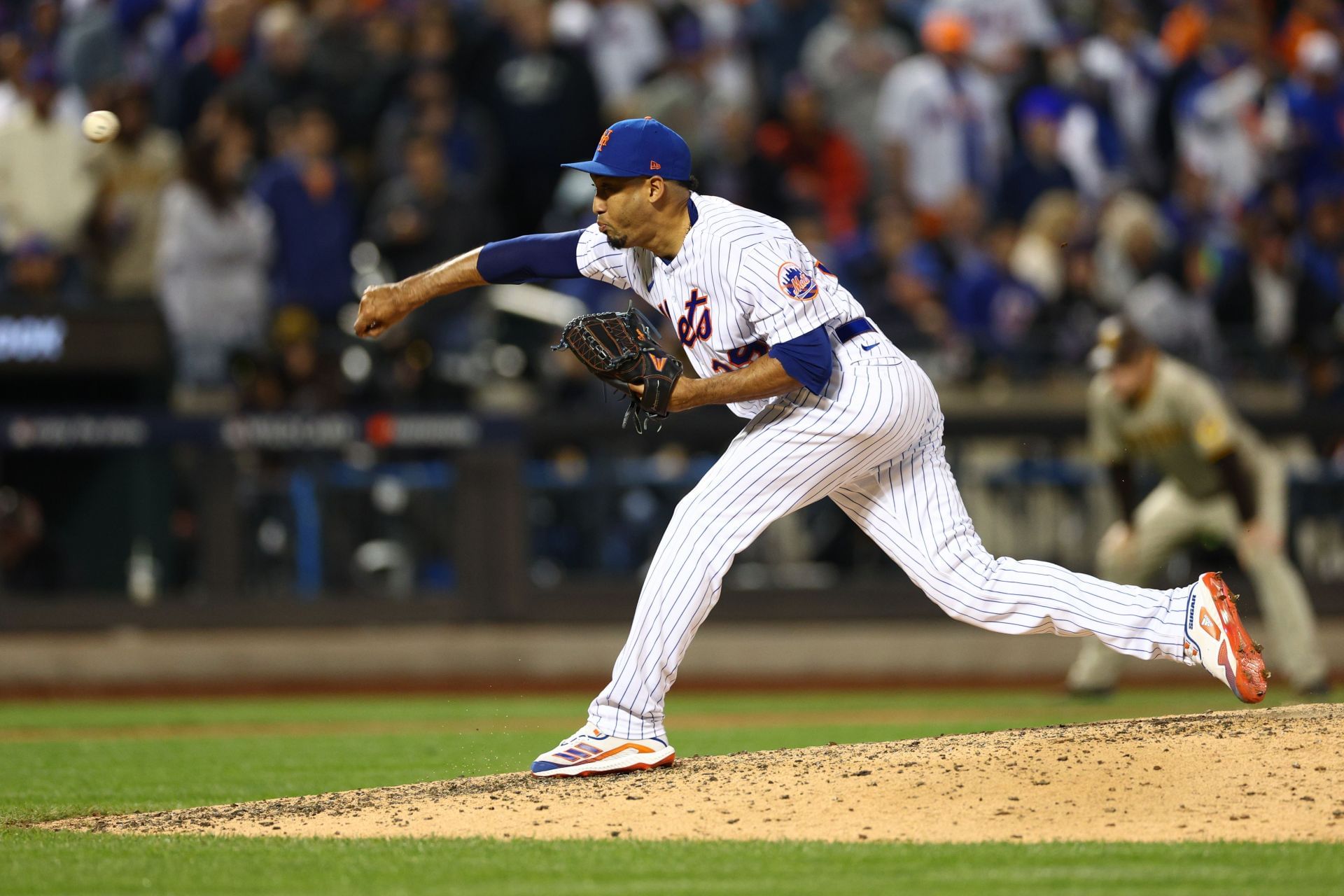 Edwin Diaz inches closer to history. Mariners needed that behind