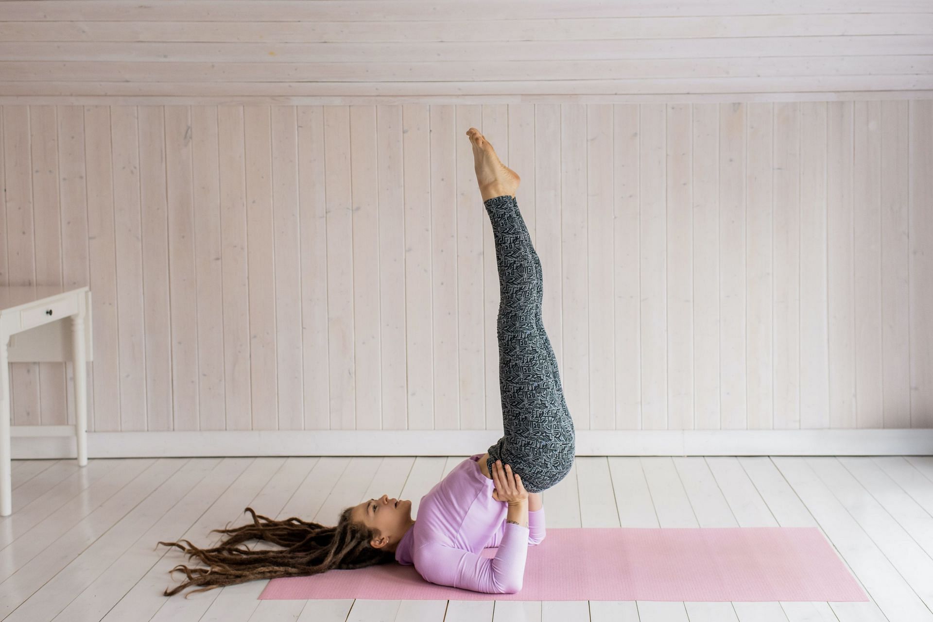 Leg lifts for dreamy ab lines. (Image via Pexels/ Alexy Almond)