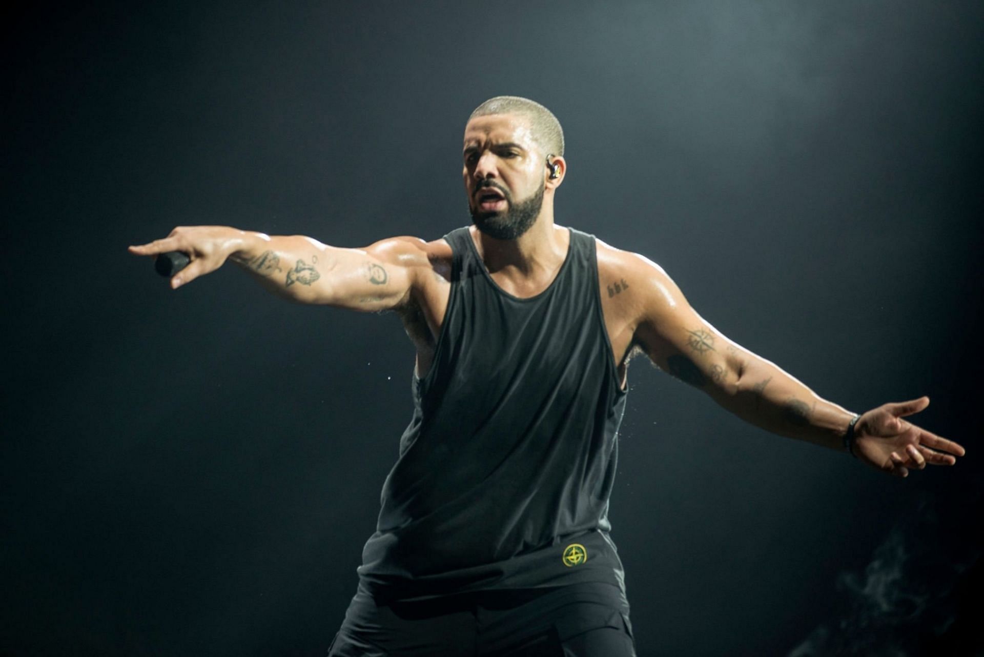 Drake performing at The SSE Hydro on March 23, 2017 in Glasgow, United Kingdom.(Image via Getty Images)