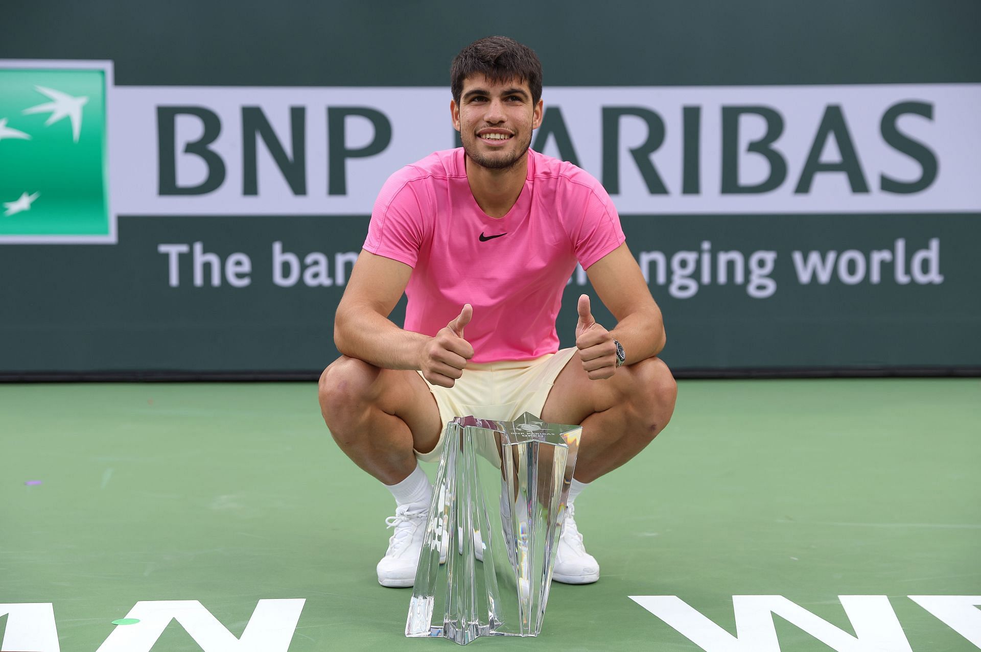 Carlos Alcaraz with the 2023 BNP Paribas Open title