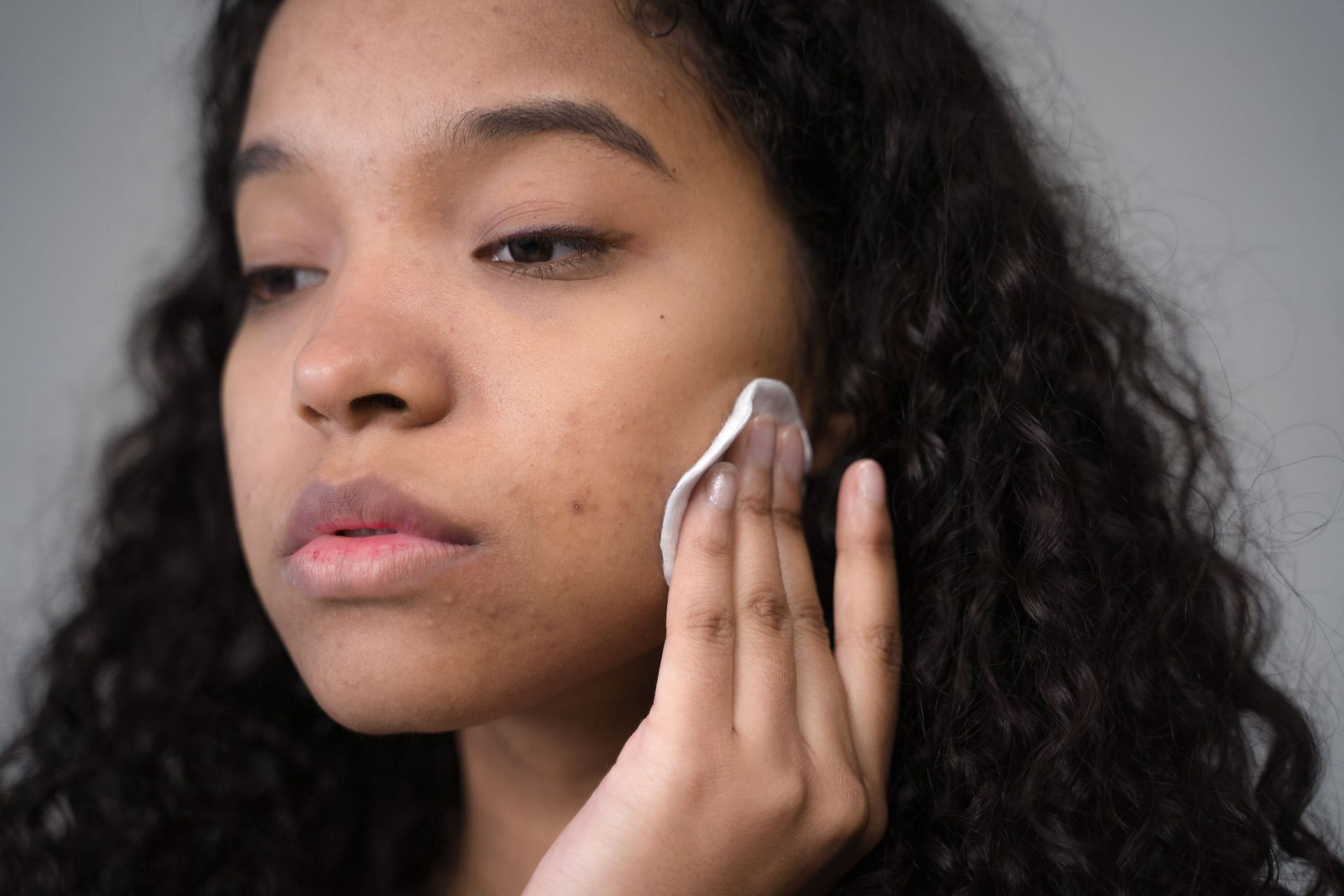 Is Micellar Water Good for Your Skin?  (Image via Pexels / Ron Lach)