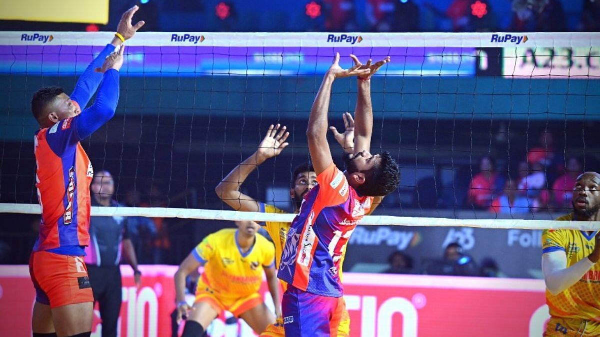 Kolkata Thunderbolts in action against Kochi in an earlier match (Image Courtesy: Twitter/Kolkata Thunderbolts)