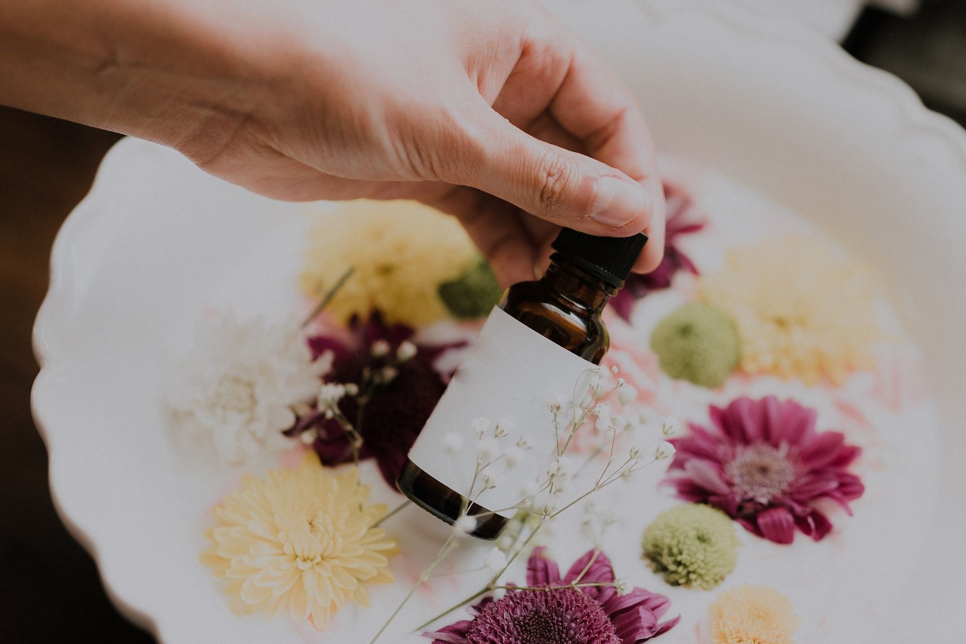 Almond for hair oil (Photo via Priscilla Du Preez/Unsplash)