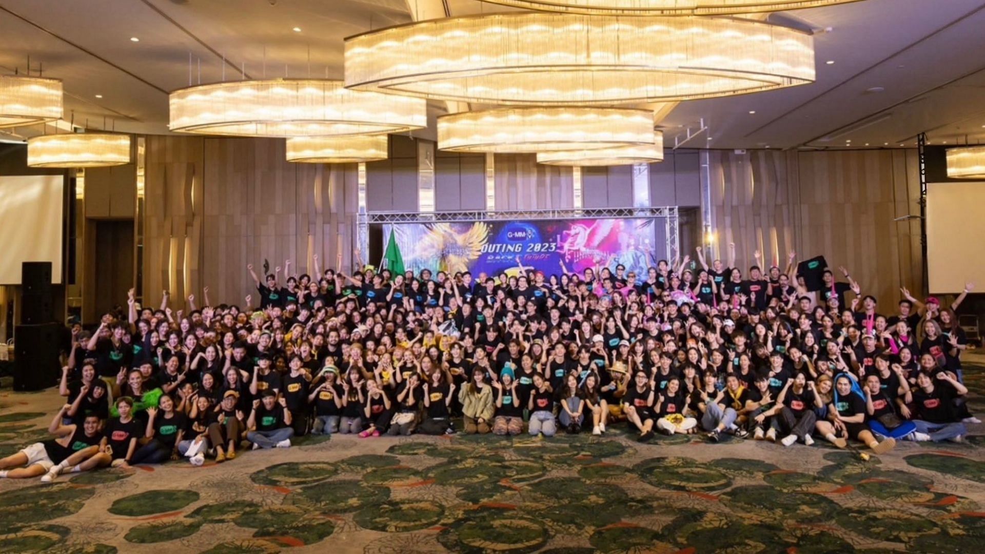 Group picture of the people at the GMMTV Outing 2023 (Image via Instagram/filmpawis)