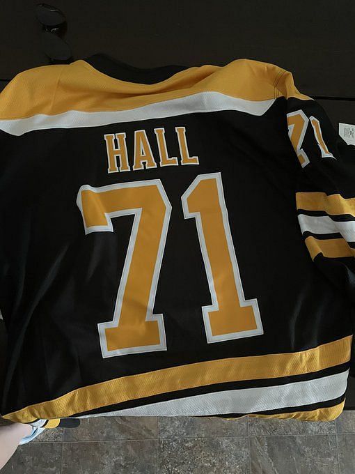 Fans expose huge issues with Fanatics jerseys in online rants! - HockeyFeed