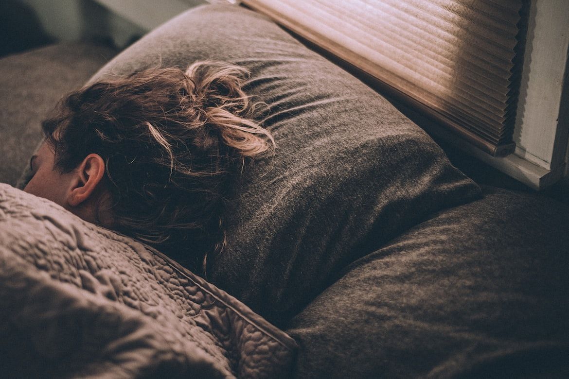 Signs of panic attacks while sleeping (Image via Unsplash/Gregory Pappas)