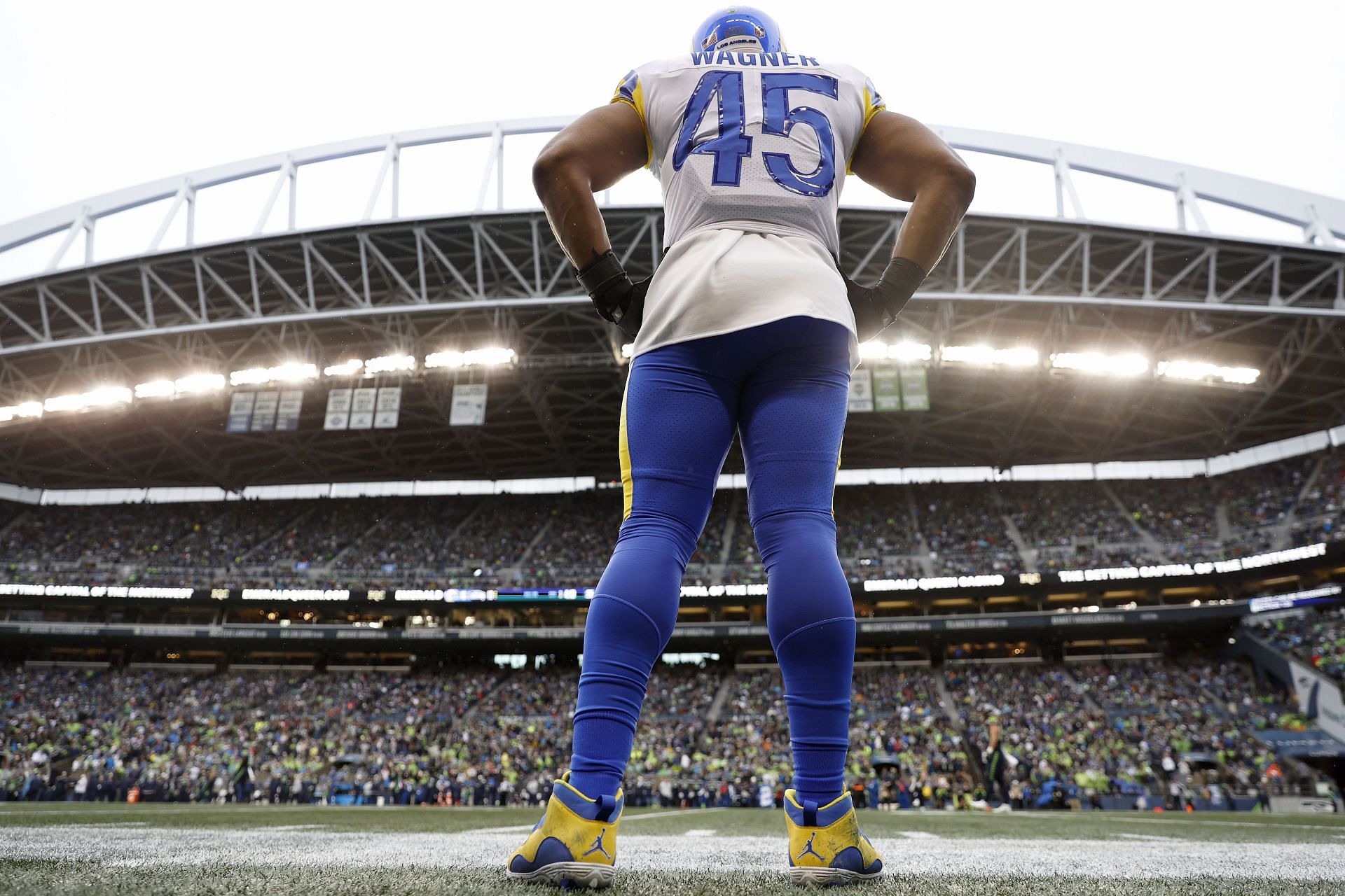 Bobby Wagner's Seattle Seahawks reunion also means the return of wearing  No. 54 - Field Gulls