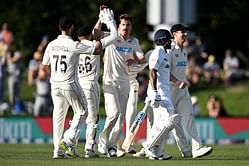 NZ vs SL : न्यूजीलैंड ने प्रमुख बल्लेबाज के शतक की मदद से बनाया बड़ा स्कोर, दूसरी पारी में श्रीलंका ने गंवाए 3 विकेट