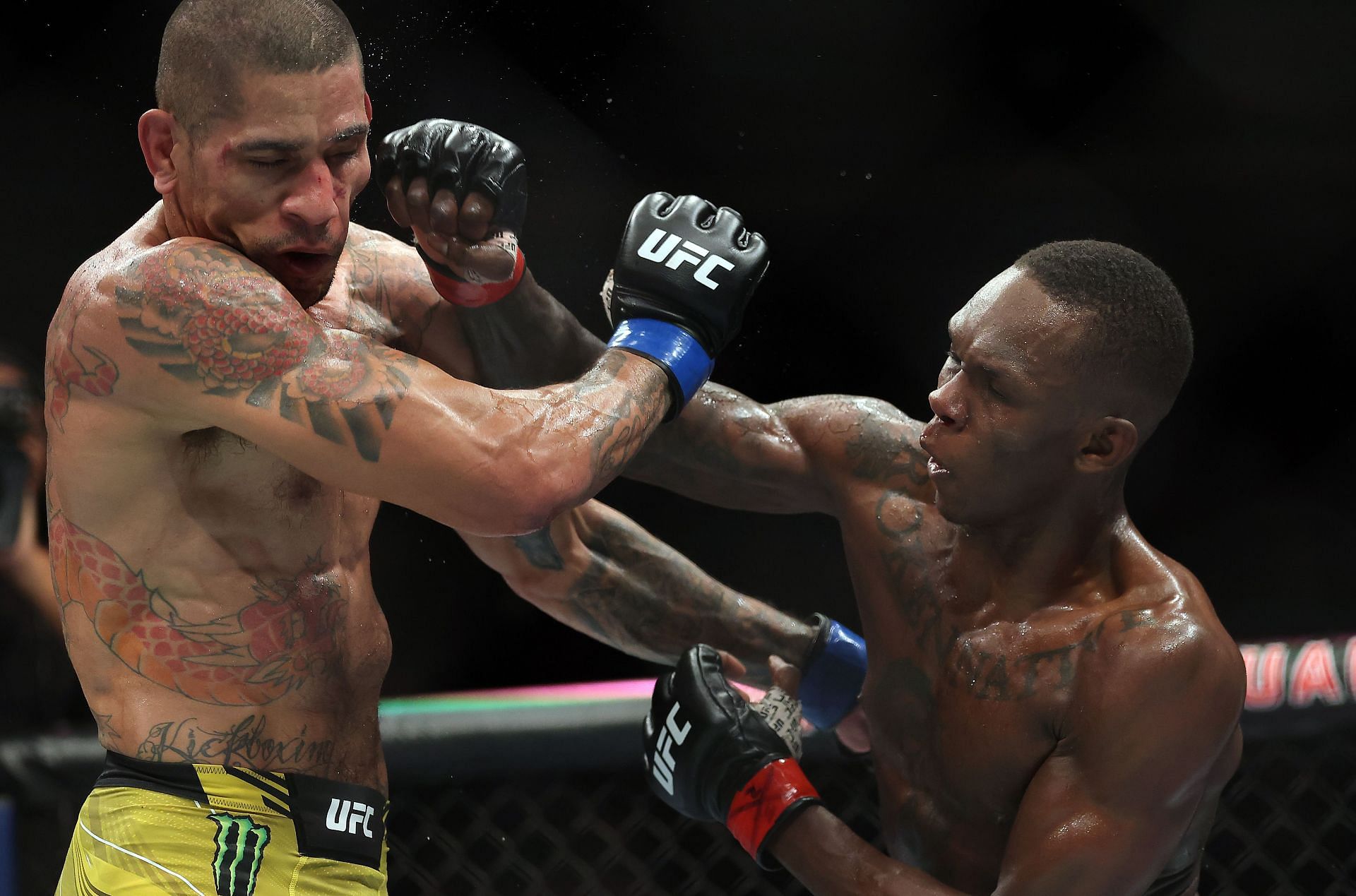 Israel Adesanya was winning his fight with Alex Pereira for the first four rounds