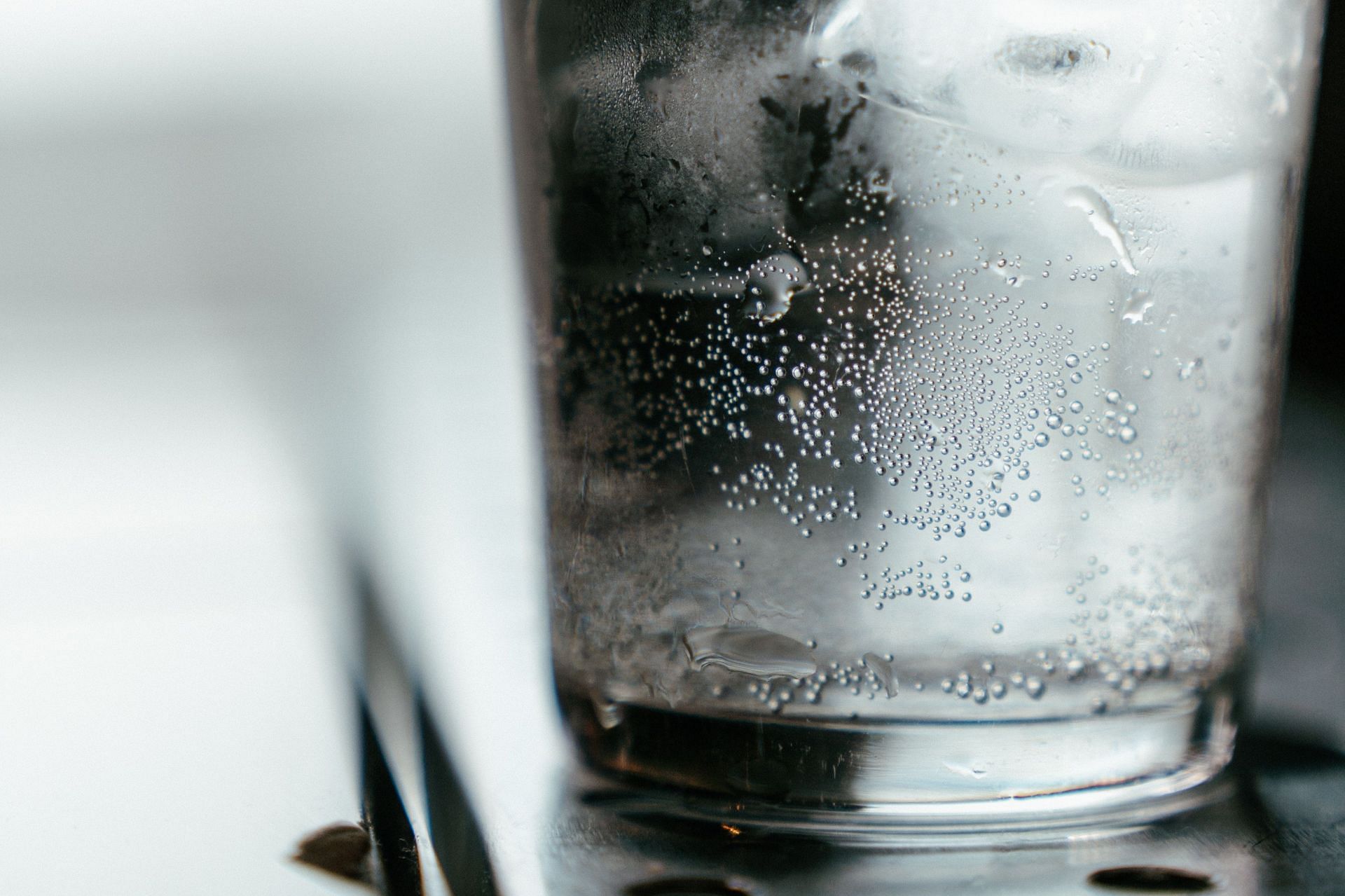 Does ginger ale help with nausea (Image via Pexels/Cottonbro Studio)