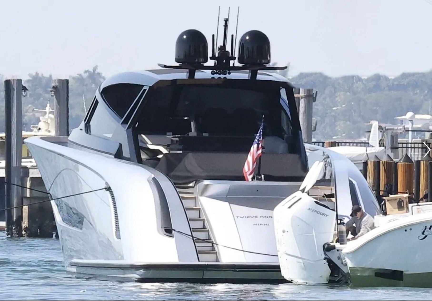 NFL world reacts to photos of Tom Brady's insane new yacht