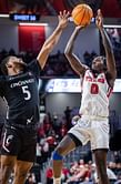 What is Pete Maravich’s NCAA scoring record and how close is Antoine Davis to breaking it?