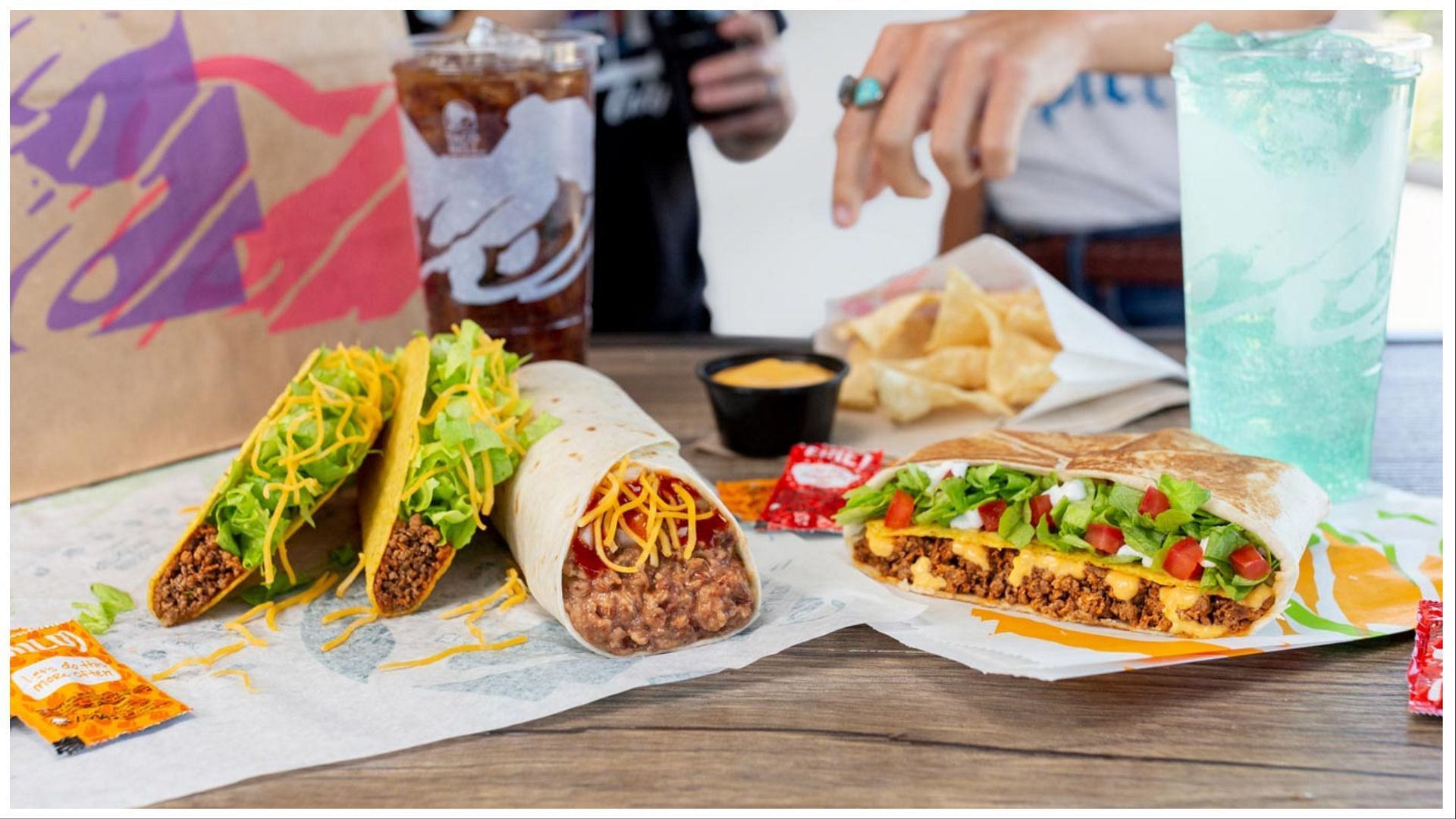 Taco Bell&rsquo;s Meal for 2 and Meal for 4 deals! (Image via Taco Bell)