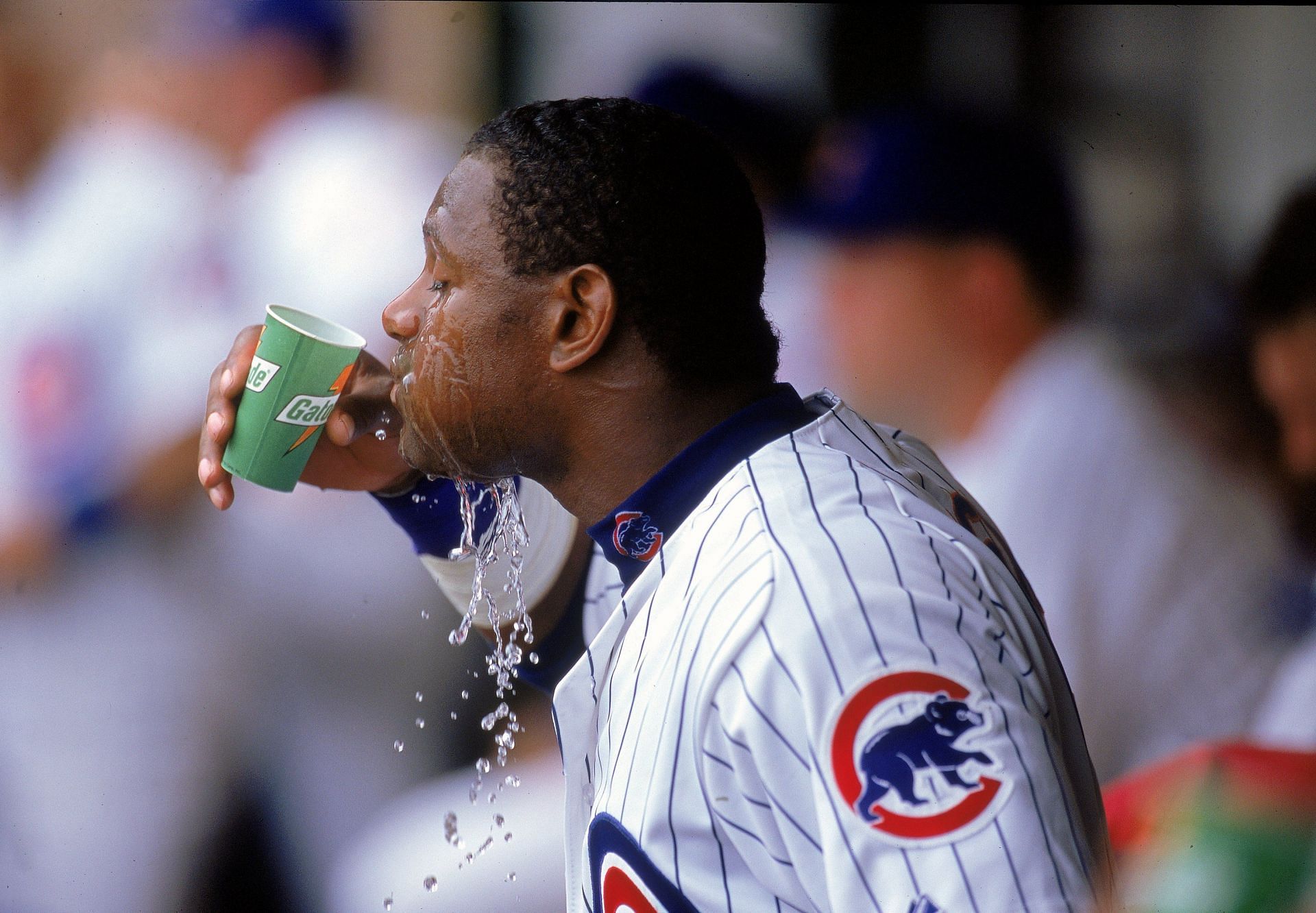 Chicago Cubs outfielder Sammy Sosa drops his broken bat as he