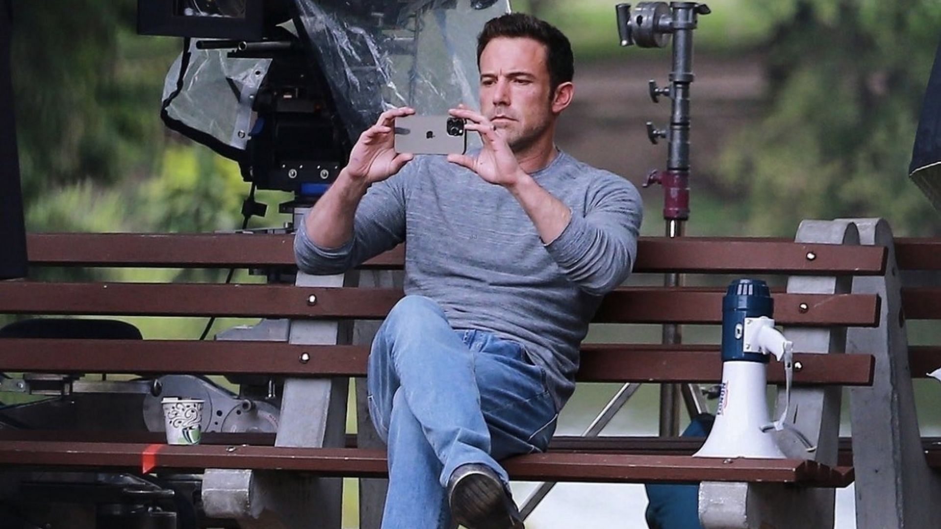 Ben Affleck in the sets of Hypnotic (Image via IMDb)