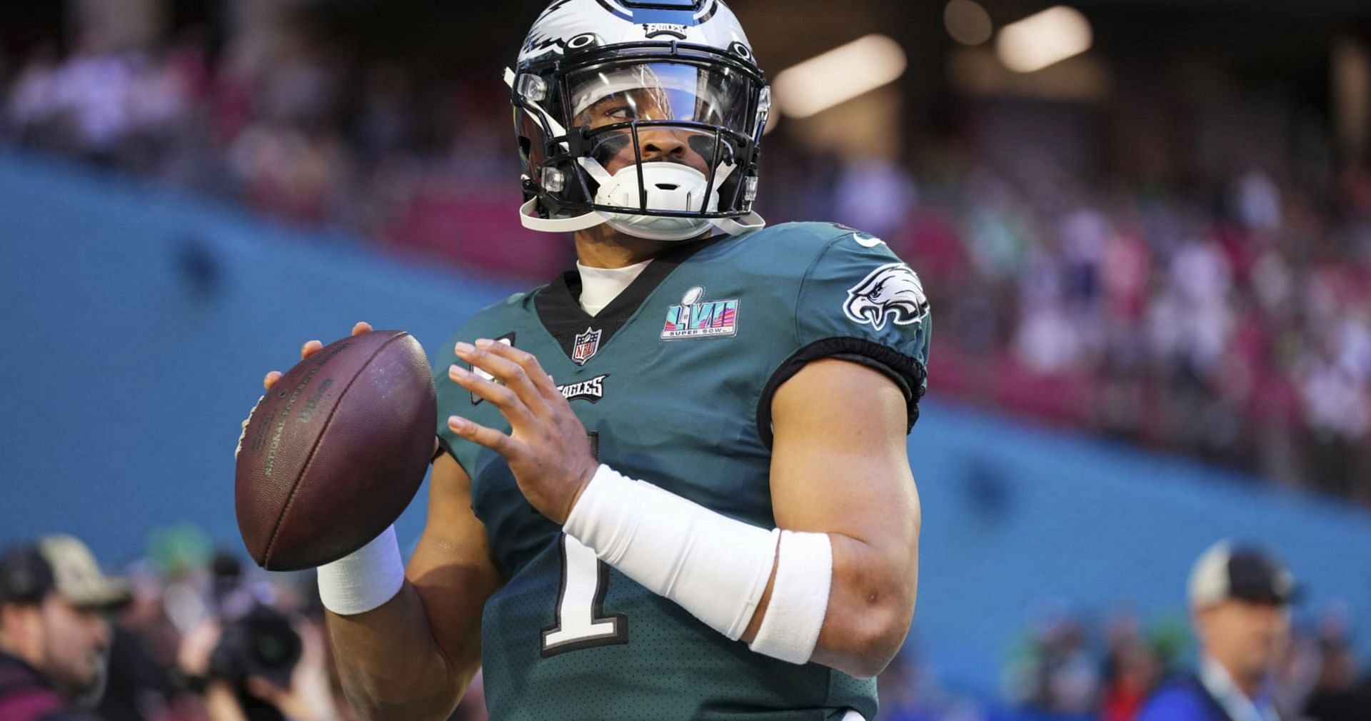 Chiefs-Eagles Super Bowl: Mahomes vs. Hurts QB contracts