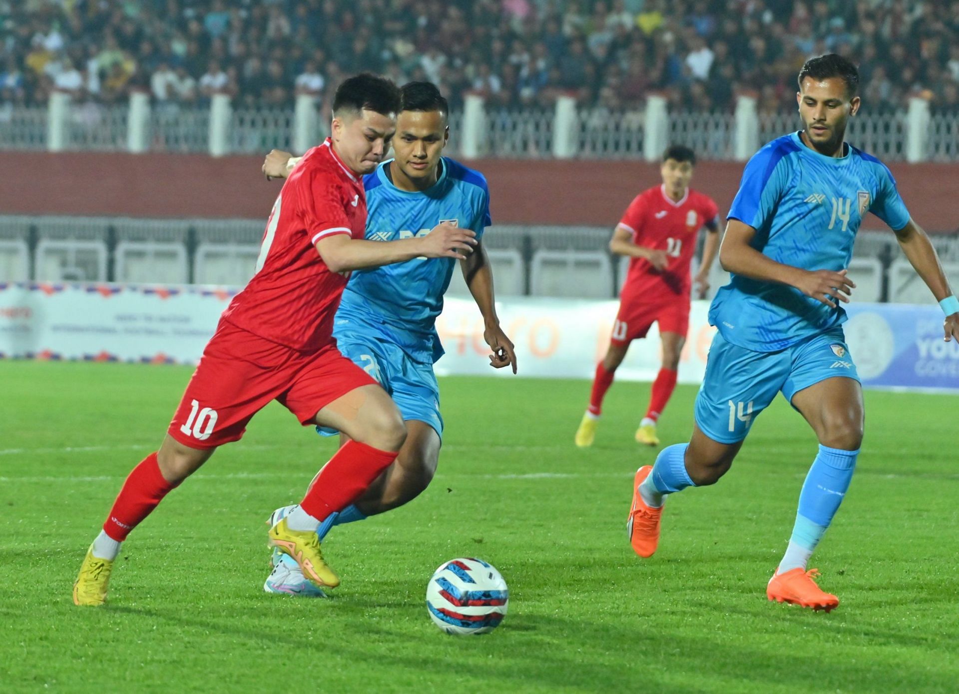 Kyrgyz Republic and Indian players tussling for the ball during the game. 