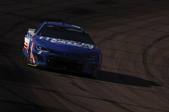 Kyle Larson congratulates back-to-back winner William Byron for doing a ‘really good job’ at Phoenix